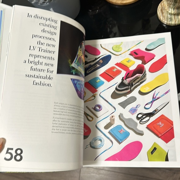 Louis Vuitton THE BOOK #12, LIMITED EDITION! - Picture 5 of 5